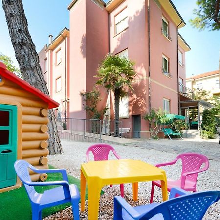Hotel Flora Capri Cesenatico Zewnętrze zdjęcie