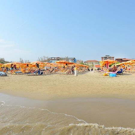 Hotel Flora Capri Cesenatico Zewnętrze zdjęcie