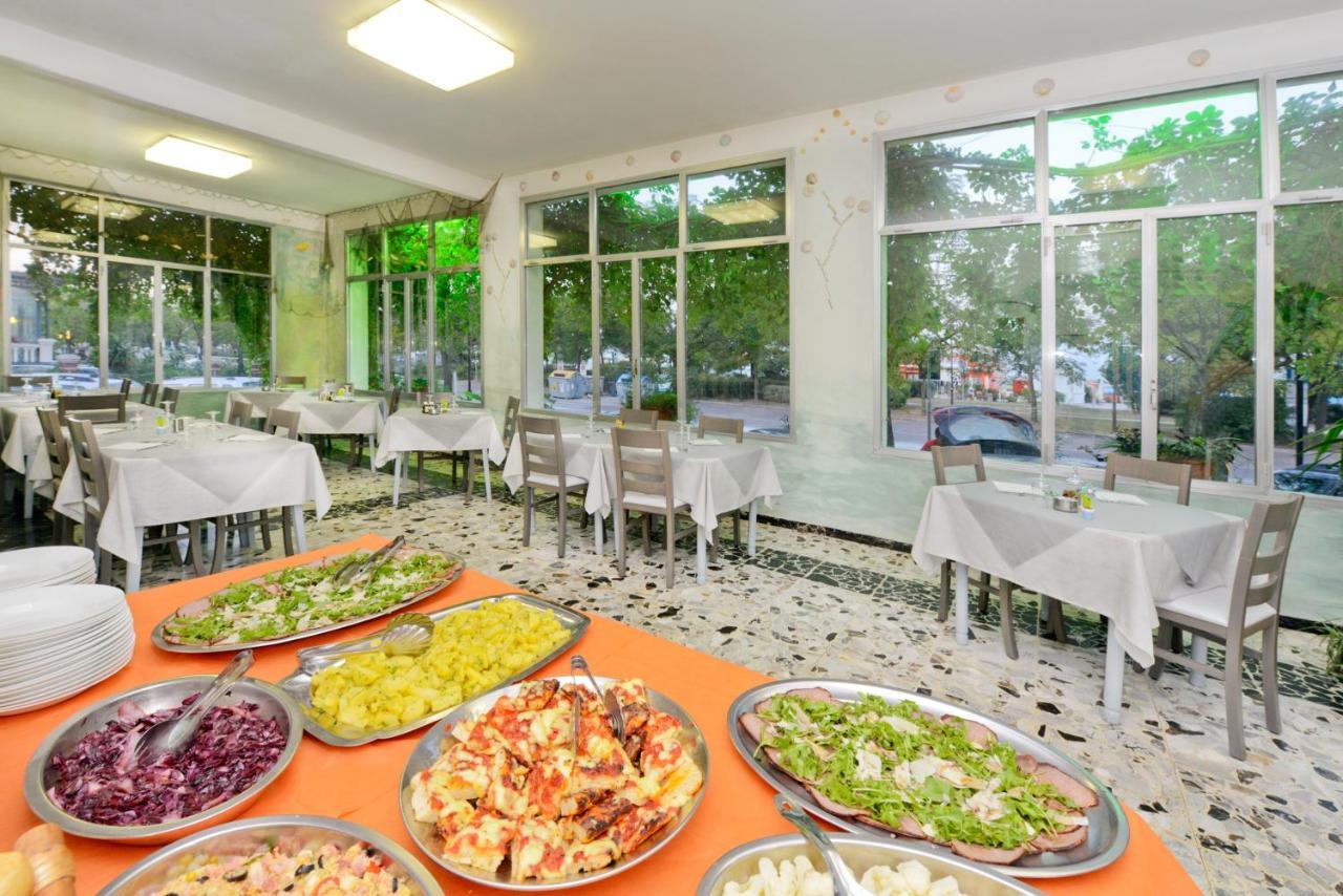 Hotel Flora Capri Cesenatico Zewnętrze zdjęcie