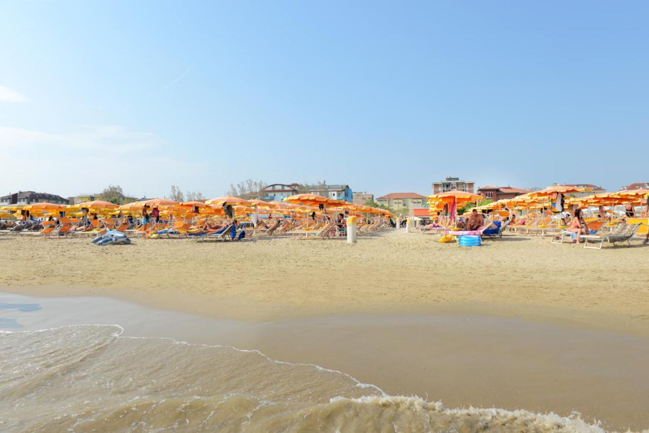 Hotel Flora Capri Cesenatico Zewnętrze zdjęcie