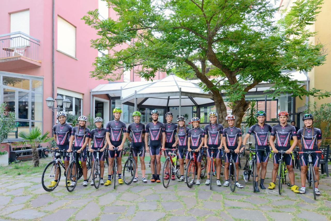 Hotel Flora Capri Cesenatico Zewnętrze zdjęcie